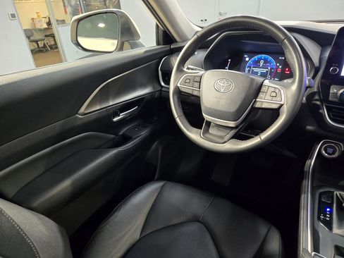 Certified 2024 Toyota Grand Highlander AWD image 9