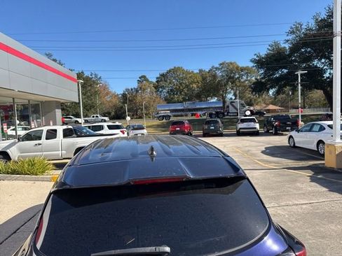 Used 2022 Toyota Highlander L image 9