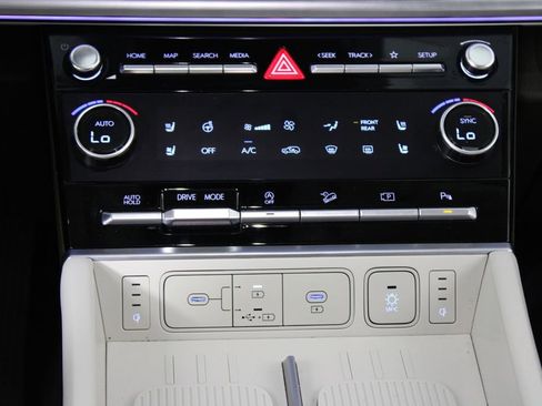 Used 2025 Hyundai Santa Fe Calligraphy image 8