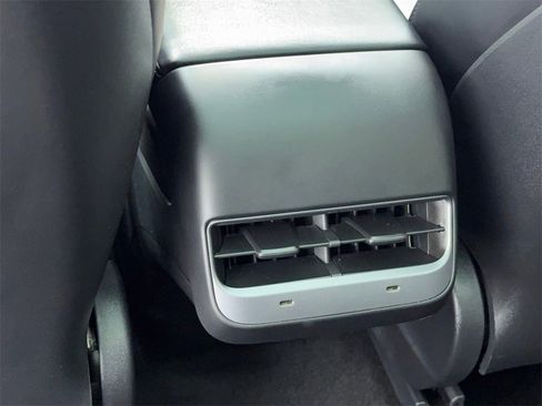 Used 2021 Tesla Model Y Long Range image 44