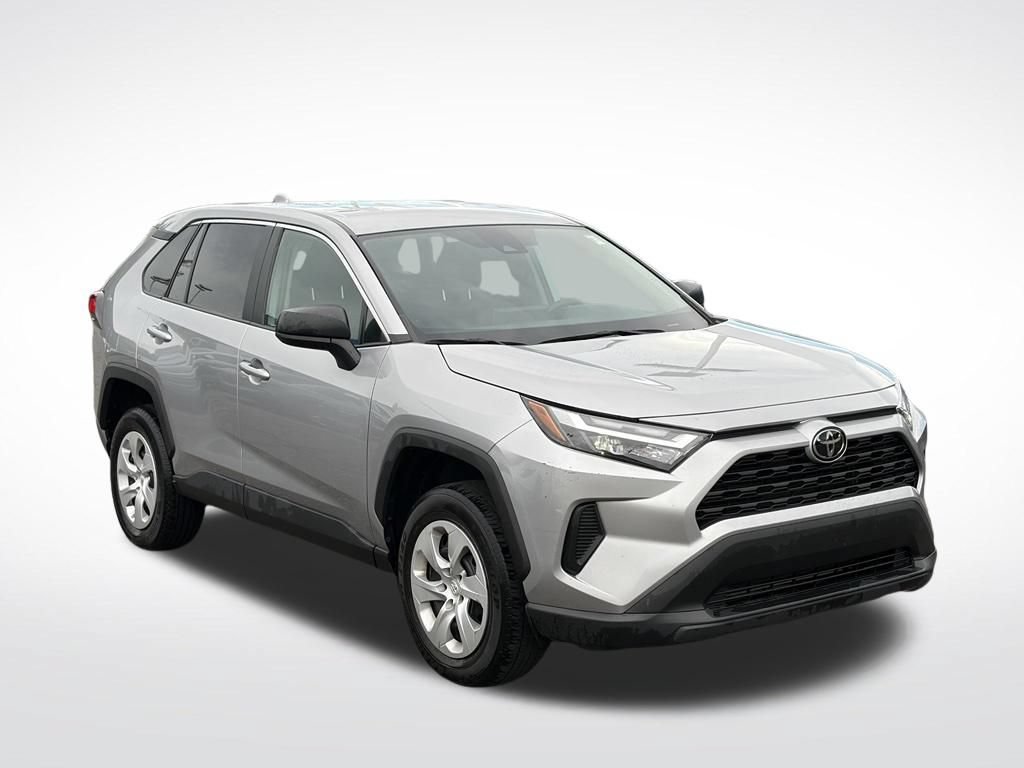 Used 2025 Toyota RAV4 LE AWD/4WD image 2