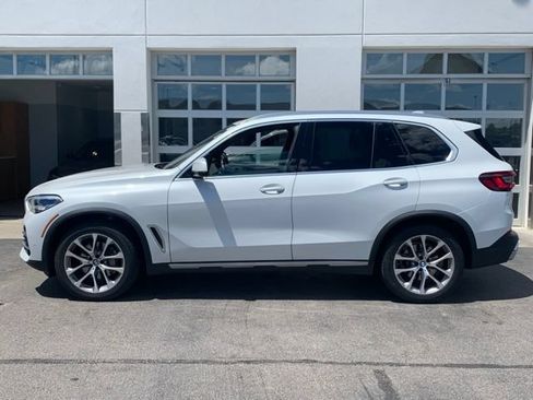 Used 2021 BMW X5 xDrive40i w/ Premium Package AWD/4WD image 3