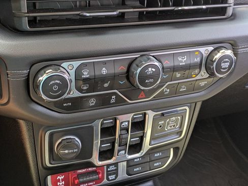 Used 2024 Jeep Gladiator Rubicon w/ Safety Group AWD/4WD image 24