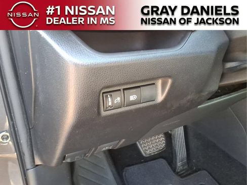 Used 2019 Toyota RAV4 XLE FWD image 12
