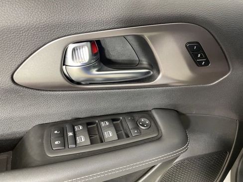 New 2025 Chrysler Pacifica Select image 15