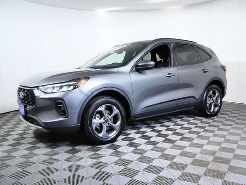 Certified 2025 Ford Escape ST-Line Select AWD/4WD image 3