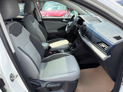 Used 2023 Volkswagen Taos SE FWD image 19