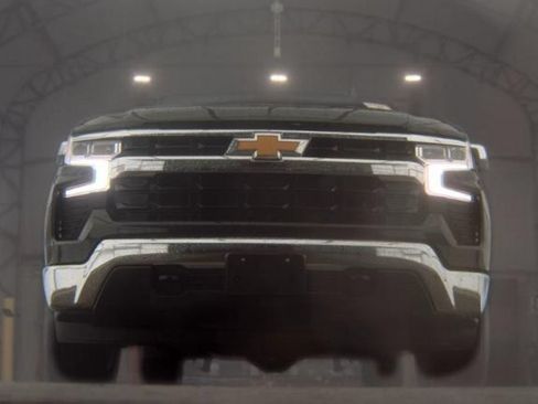 Used 2023 Chevrolet Silverado 1500 LT AWD/4WD image 3
