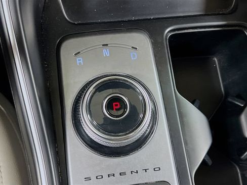 Used 2022 Kia Sorento S FWD image 17