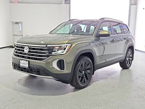 New 2026 Volkswagen Atlas SE image 2