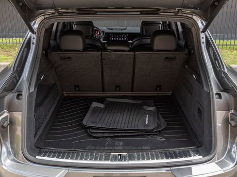 Certified 2025 Porsche Cayenne image 29