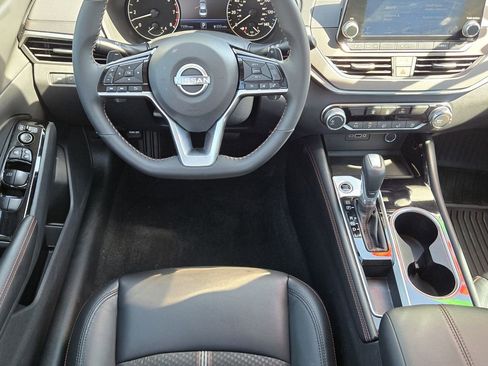 Used 2025 Nissan Altima 2.5 SR image 15