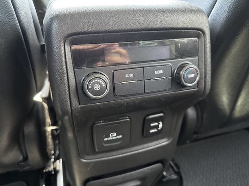 Used 2018 GMC Acadia SLT image 28