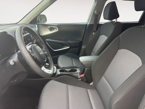 Used 2025 Kia Soul LX w/ LX Technology Package image 9