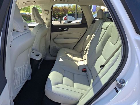 Certified 2023 Volvo XC60 B5 Plus w/ Climate Package AWD/4WD image 10