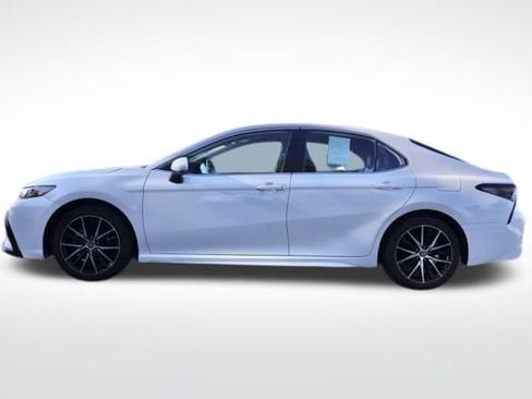Used 2024 Toyota Camry SE image 7