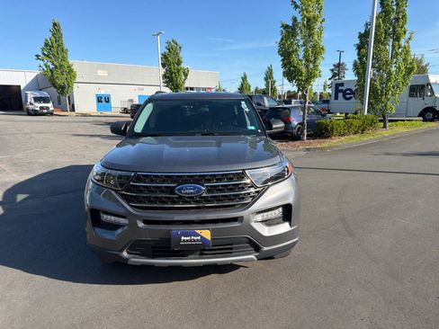 Used 2021 Ford Explorer XLT w/ Equipment Group 202A AWD/4WD image 2