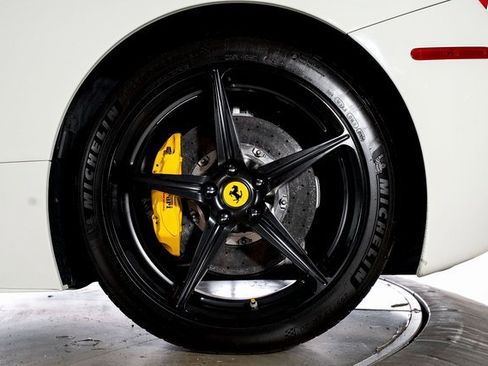 Used 2014 Ferrari 458 Italia image 18