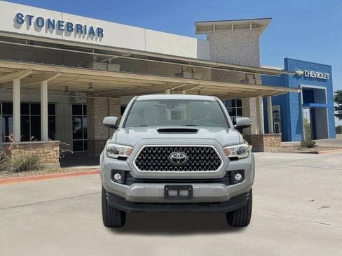 Used 2018 Toyota Tacoma TRD Sport image 9