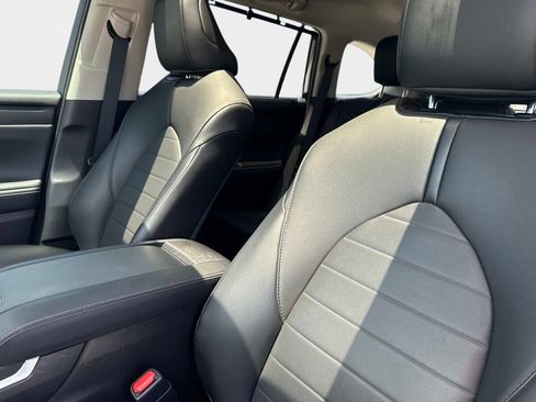 Used 2021 Toyota Highlander XLE FWD image 20