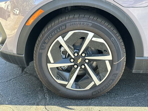 New 2025 Chevrolet Equinox EV LT image 11