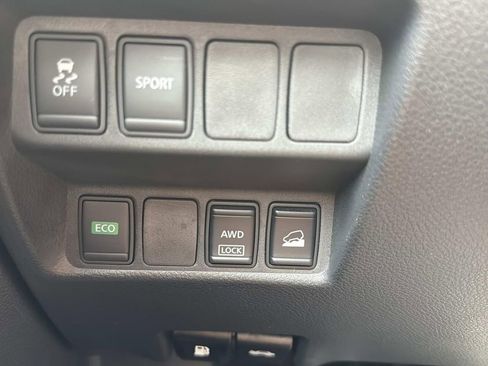 Used 2015 Nissan Rogue SV AWD/4WD image 20