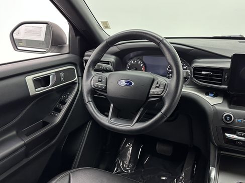 Used 2020 Ford Explorer XLT w/ Equipment Group 202A image 25