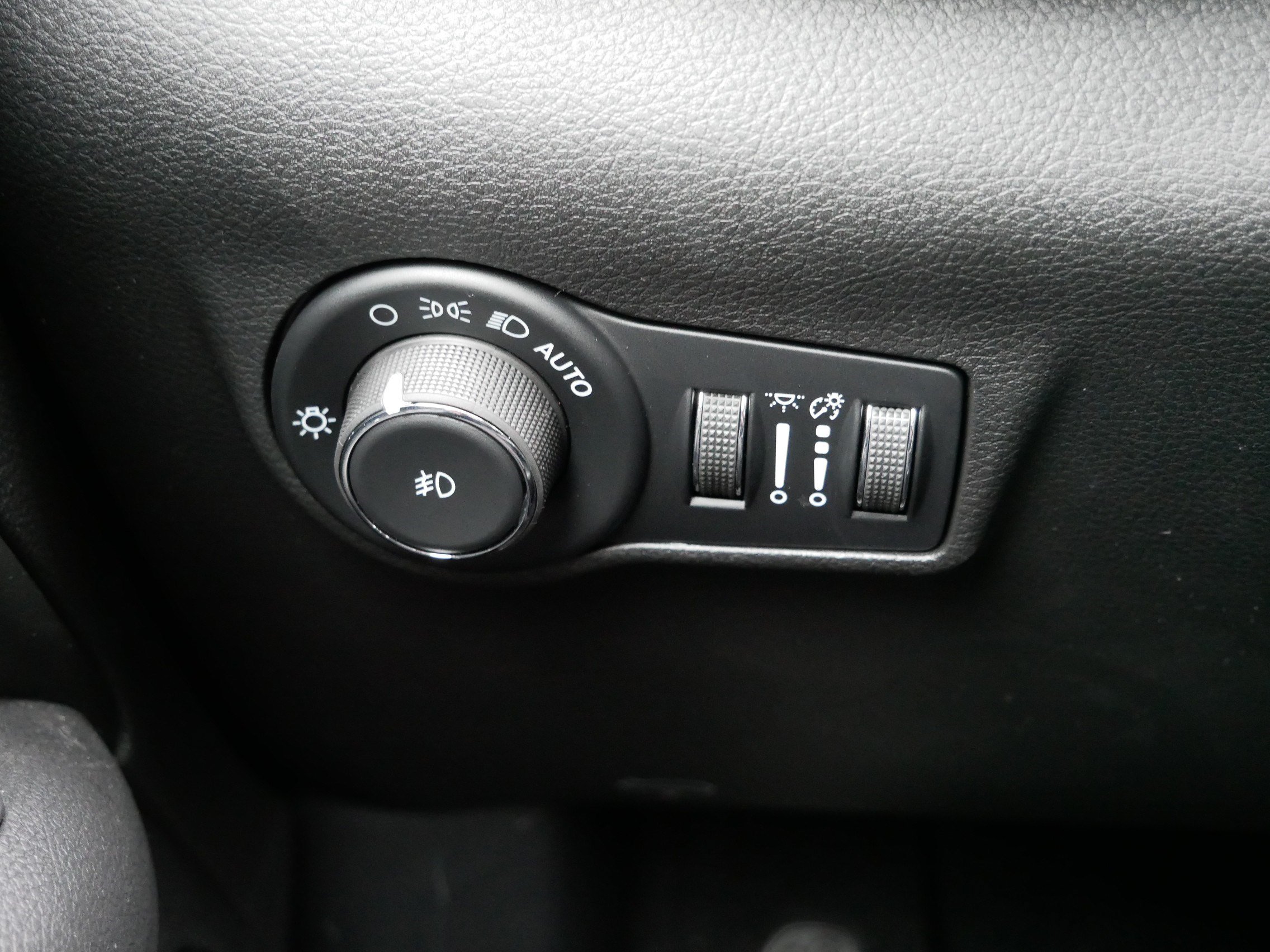 New 2026 Jeep Compass Latitude AWD/4WD image 18