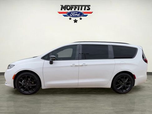 Used 2026 Chrysler Pacifica Limited w/ S Appearance Package FWD image 2