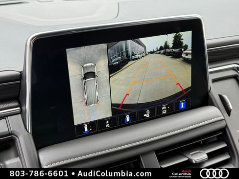 Used 2024 GMC Yukon SLT w/ SLT Premium Package AWD/4WD image 4