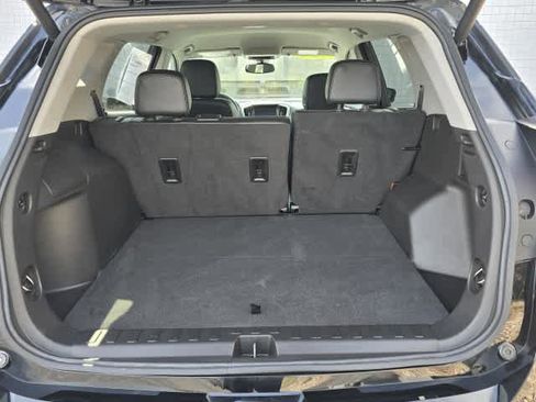 Used 2024 GMC Terrain SLT AWD/4WD image 10