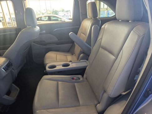 Used 2015 Toyota Highlander Limited Platinum AWD/4WD image 19