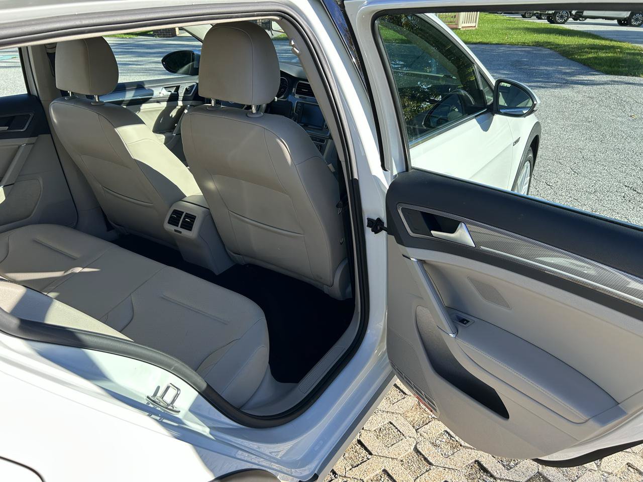 Used 2017 Volkswagen Golf Alltrack S AWD/4WD image 16