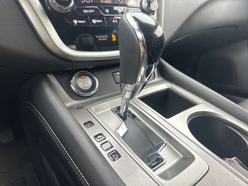 Used 2024 Nissan Murano SV w/ SV Midnight Edition Package image 16