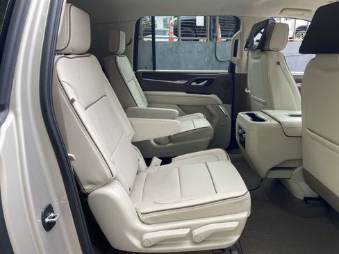 Used 2024 GMC Yukon XL Denali w/ Advanced Technology Package AWD/4WD image 17