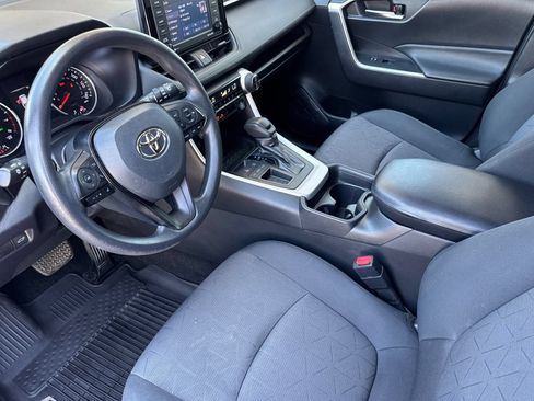 Used 2021 Toyota RAV4 XLE w/ Convenience Package FWD image 10
