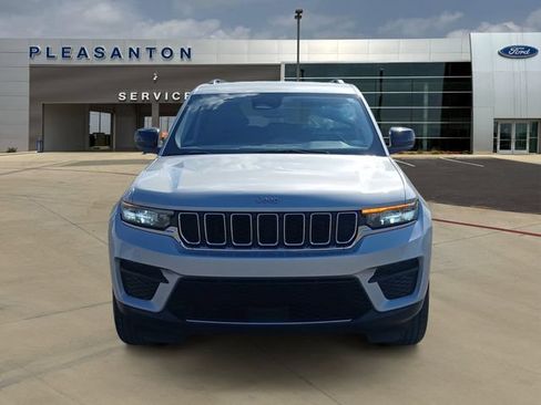 Used 2024 Jeep Grand Cherokee Laredo RWD image 8