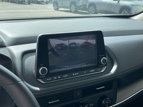 Used 2025 Nissan Rogue SV image 25