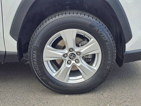 Used 2019 Toyota RAV4 XLE w/ Carpet Mat Package AWD/4WD image 9