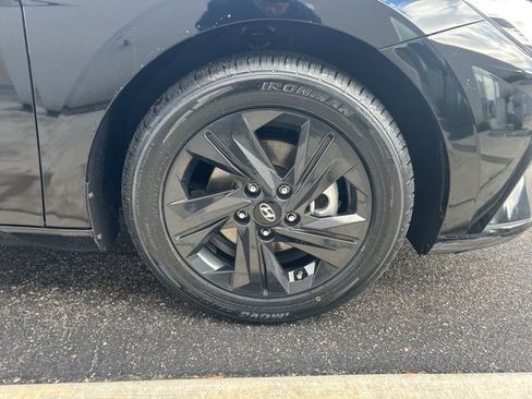 Certified 2023 Hyundai Elantra SEL image 33