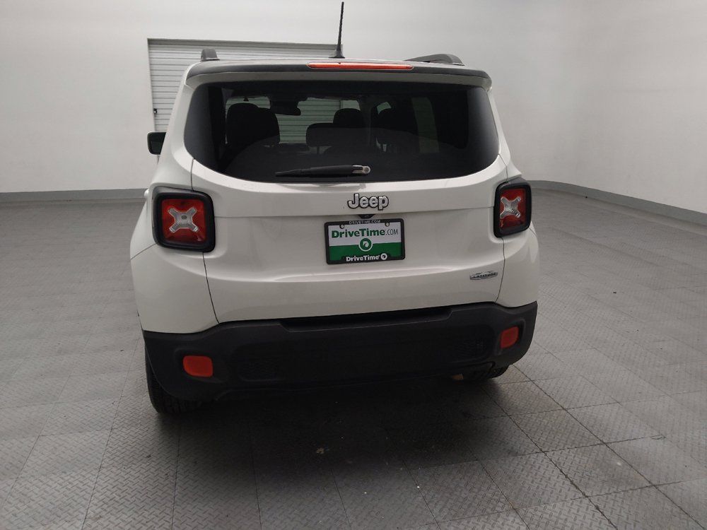 Used 2017 Jeep Renegade Latitude FWD image 6