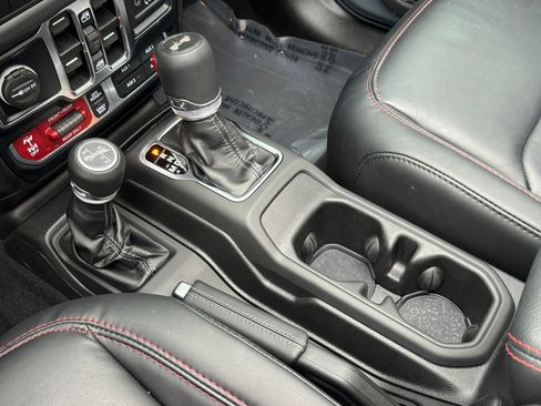 Used 2024 Jeep Wrangler Unlimited Rubicon image 38