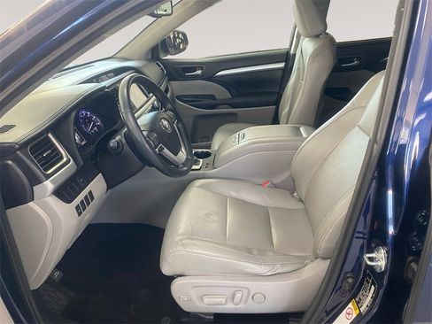 Used 2016 Toyota Highlander XLE image 8