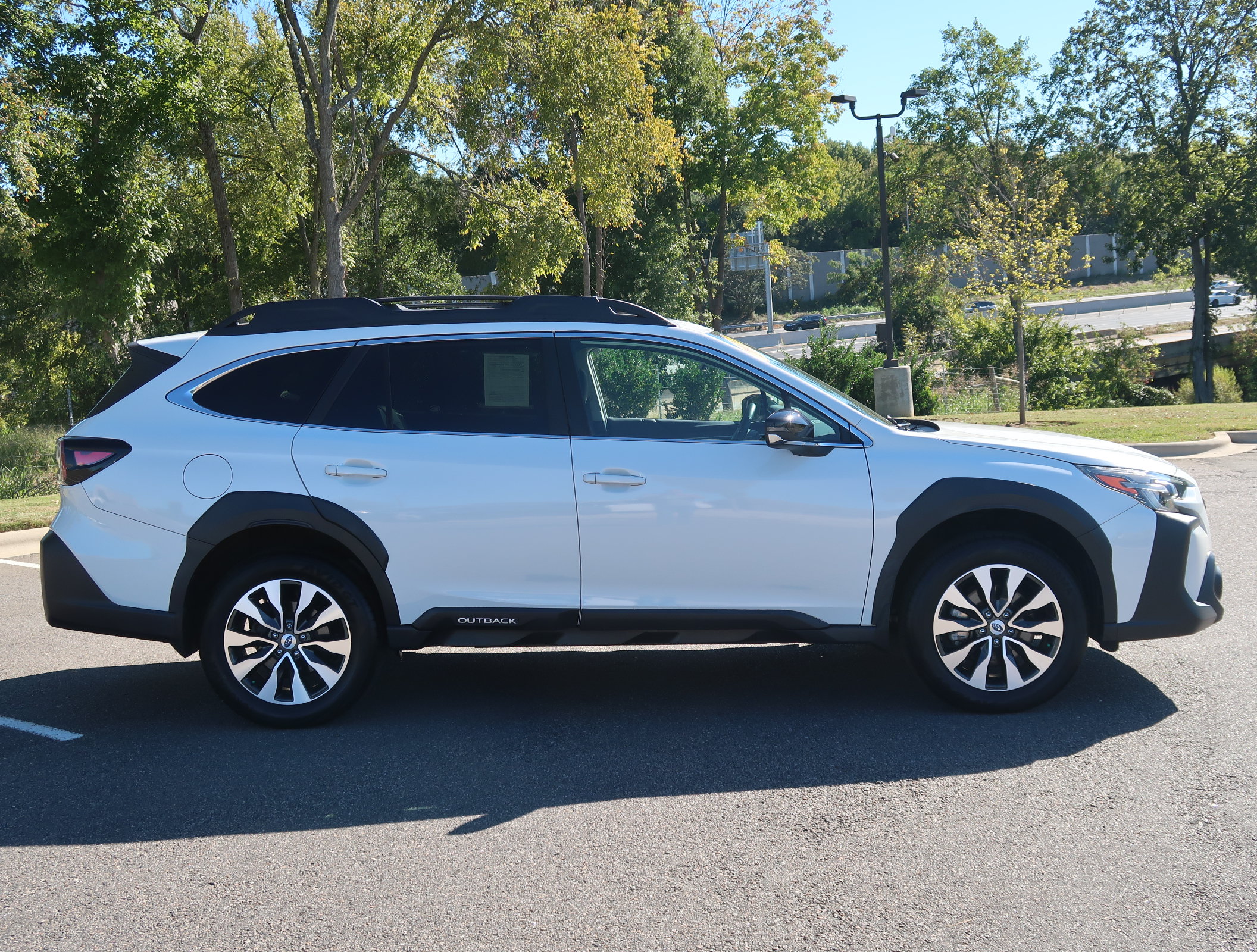 Used 2023 Subaru Outback Limited AWD/4WD image 9
