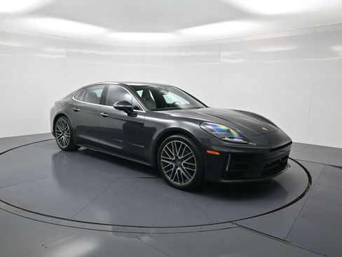 Used 2025 Porsche Panamera image 32