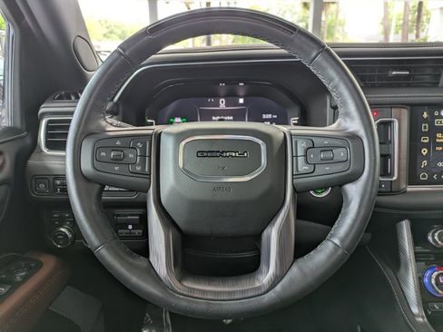 Used 2023 GMC Yukon Denali Ultimate AWD/4WD image 10