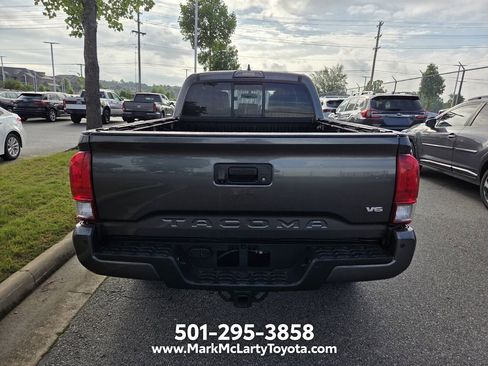 Used 2016 Toyota Tacoma TRD Sport w/ Premium & Technology Package AWD/4WD image 10