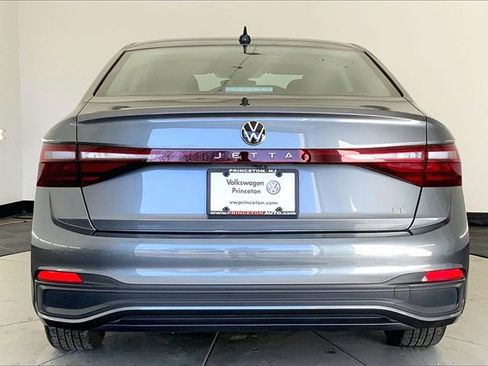 Used 2025 Volkswagen Jetta SE image 4