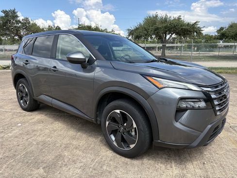 Used 2025 Nissan Rogue SV AWD/4WD image 7