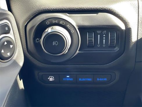 Used 2022 Jeep Wrangler Unlimited Sahara w/ Cold Weather Group image 20